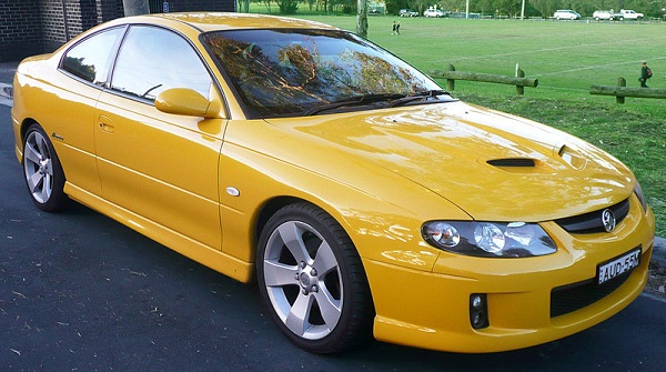 Holden VZ Monaro CV8 coupe.jpg