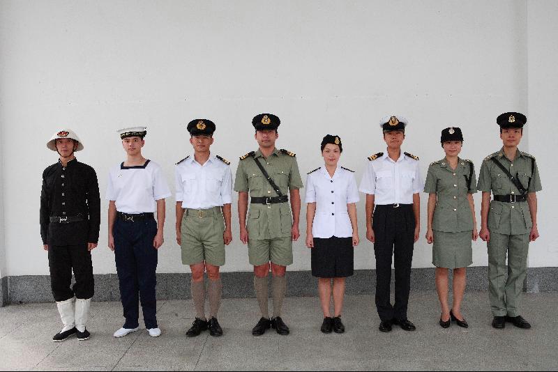 不同年代的海關制服。幾有趣！.jpg