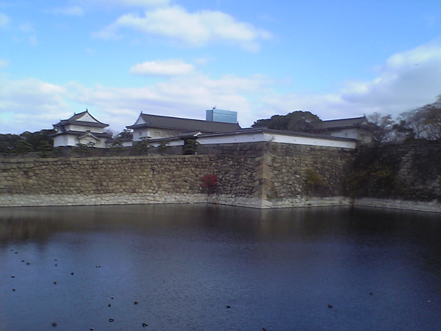 Osaka_castle_Otemon_and_Sengann-yagura_.jpg