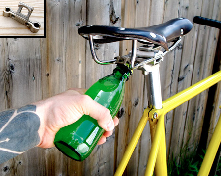 馬路波普爾Road Popper，由Chromoly工作室設計的安在自行車上的瓶起子。