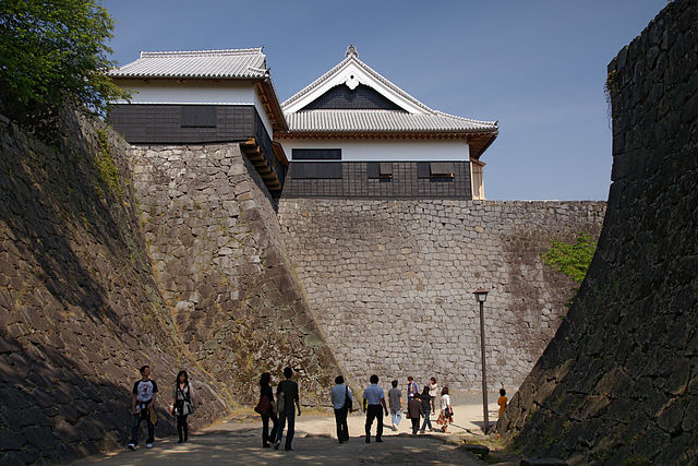 640px-Kumamoto_Castle_04n4272.jpg