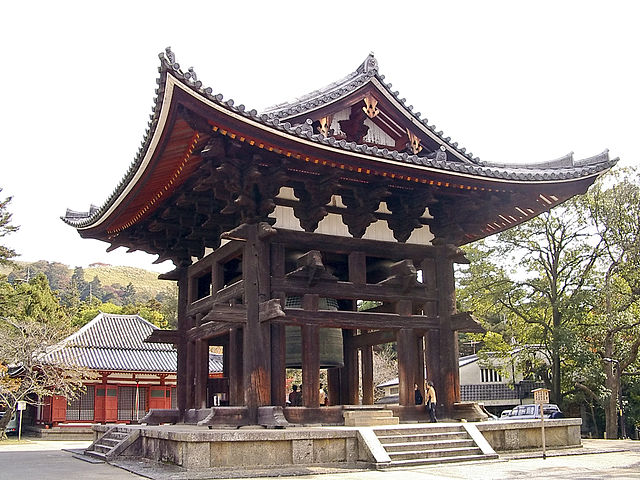 640px-Todaiji_shoro.jpg