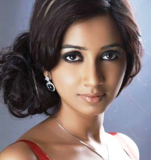 01jan_femaleplayback-shreya.jpg