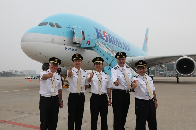 Korean Air A380 - With Pilots.JPG