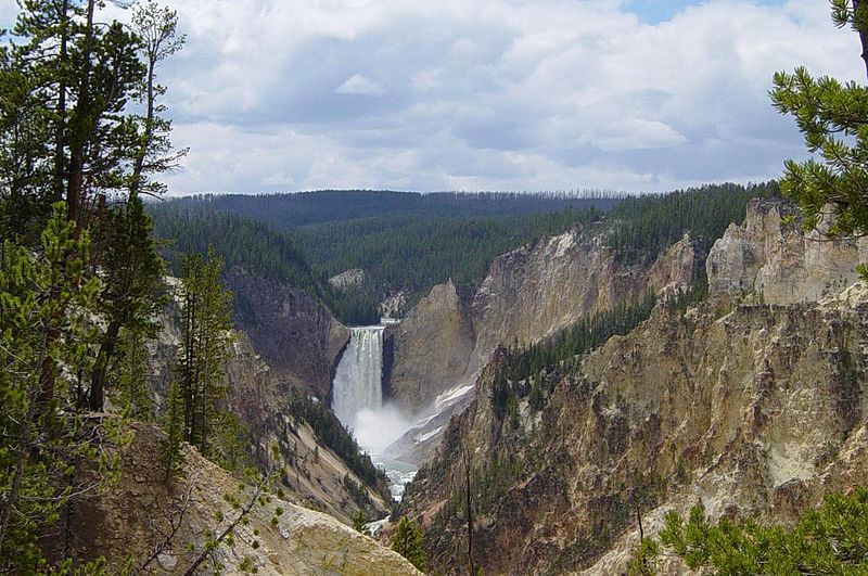 800px-Lower_Yellowstone_Fall-1200px.jpg