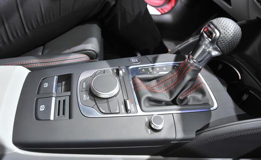 2013-audi-a3-18t-quattro-center-console-photo-445278-s-520x318.jpg