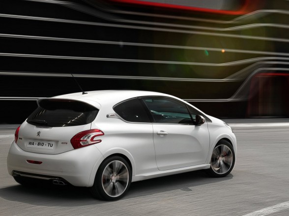 2013-Peugeot-208-GTi-Rear-Angle-588x441.jpg