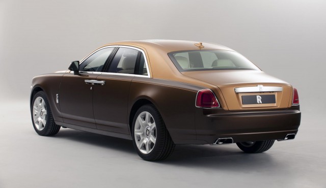 2012-rolls-royce-ghost-with-two-tone-option_100385209_m.jpg