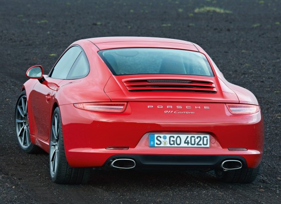 2013-Porsche-911-Carrera-Rear-580x420.jpg