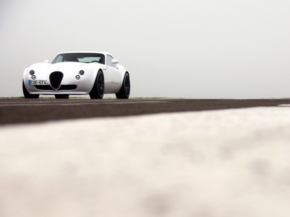 2011-Wiesmann-GT-MF4-S-Front-Angle-588x441.jpg