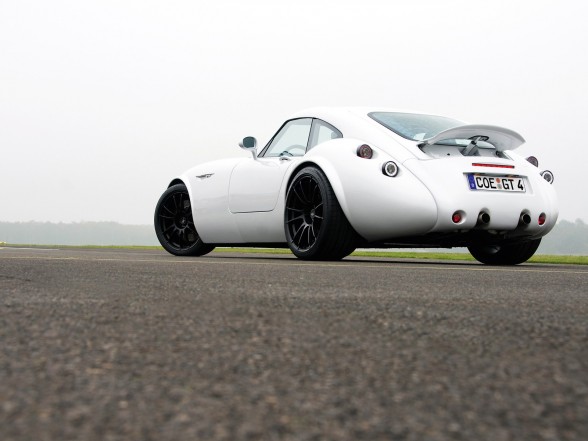 2011-Wiesmann-GT-MF4-S-Rear-Angle-588x441.jpg