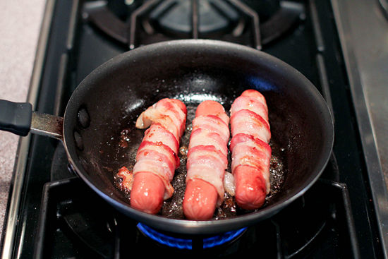 550px-Make-Bacon-Wrapped-Hot-Dogs-Step-6.jpg