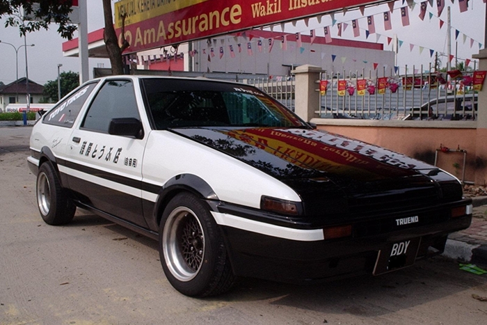 Toyota-SPRINTER-TRUENO-GT-APEX-AE86-Shuichi-Shigeno-00[1].jpg