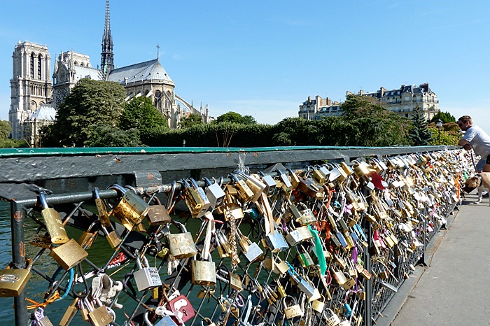 notre-dame-love-locks.jpg