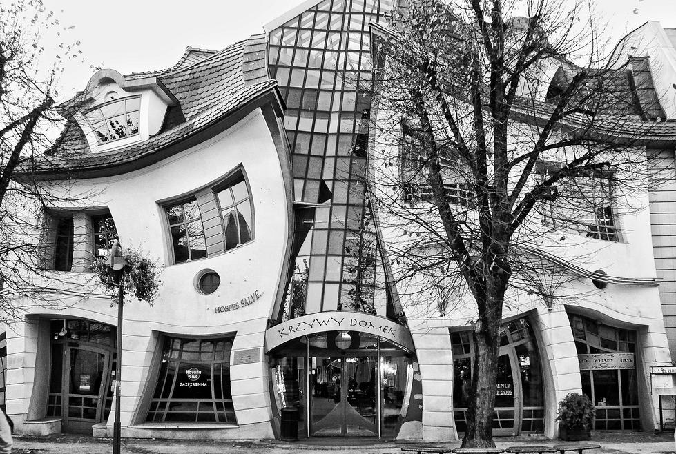 Crooked-House-Poland-3.jpg