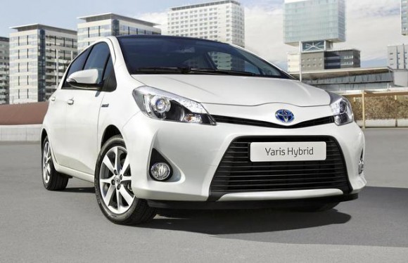 2013-toyota-yaris-hybrid-1-580x374.jpg