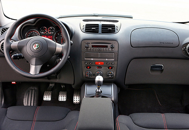 alfa_romeo_gt_q2_37223.jpg