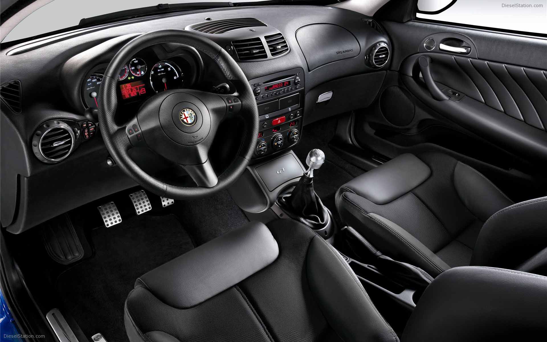 Alfa-Romeo_GT_Q2_Interior.jpg