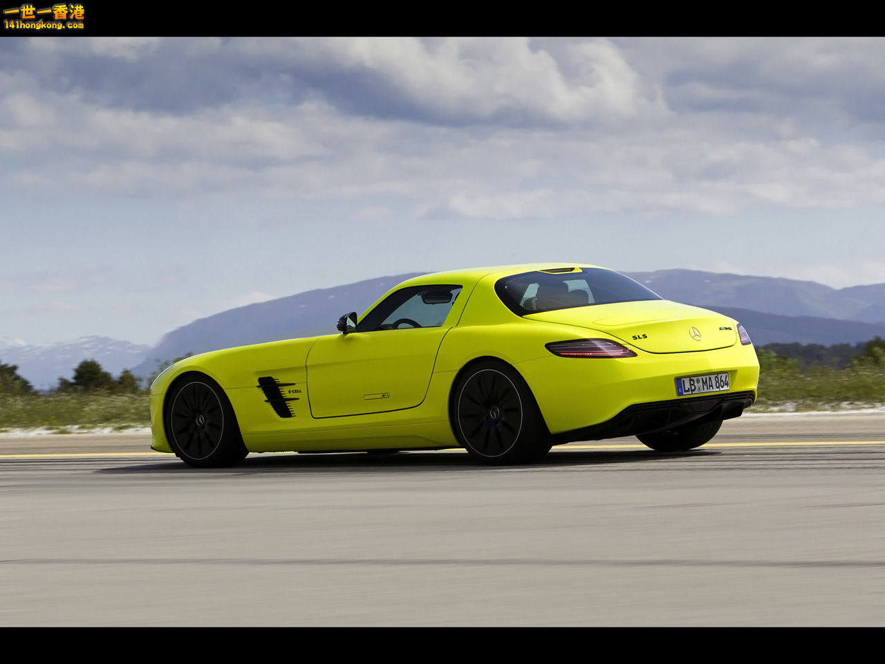 2010-Mercedes-Benz-SLS-AMG-E-Cell-Rear-And-Side-Speed-1280x960.jpg