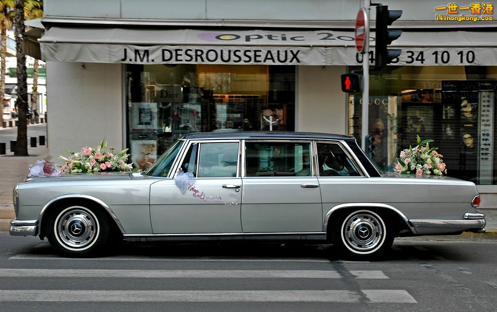 60itie mercedes-benz limousine.jpg