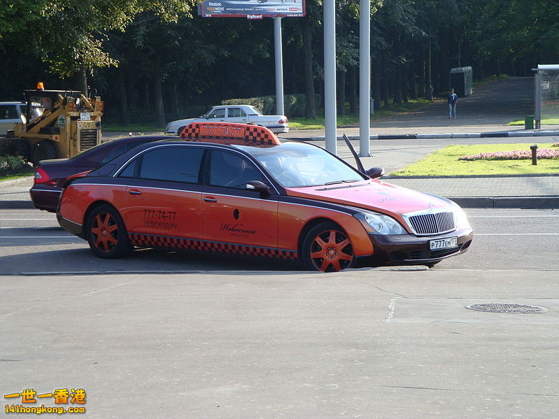 799px-Maybach_taxi_Moscow.JPG