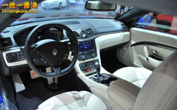 2013-Maserati-GranTurismo-Sport-Interior1-580x360.jpg