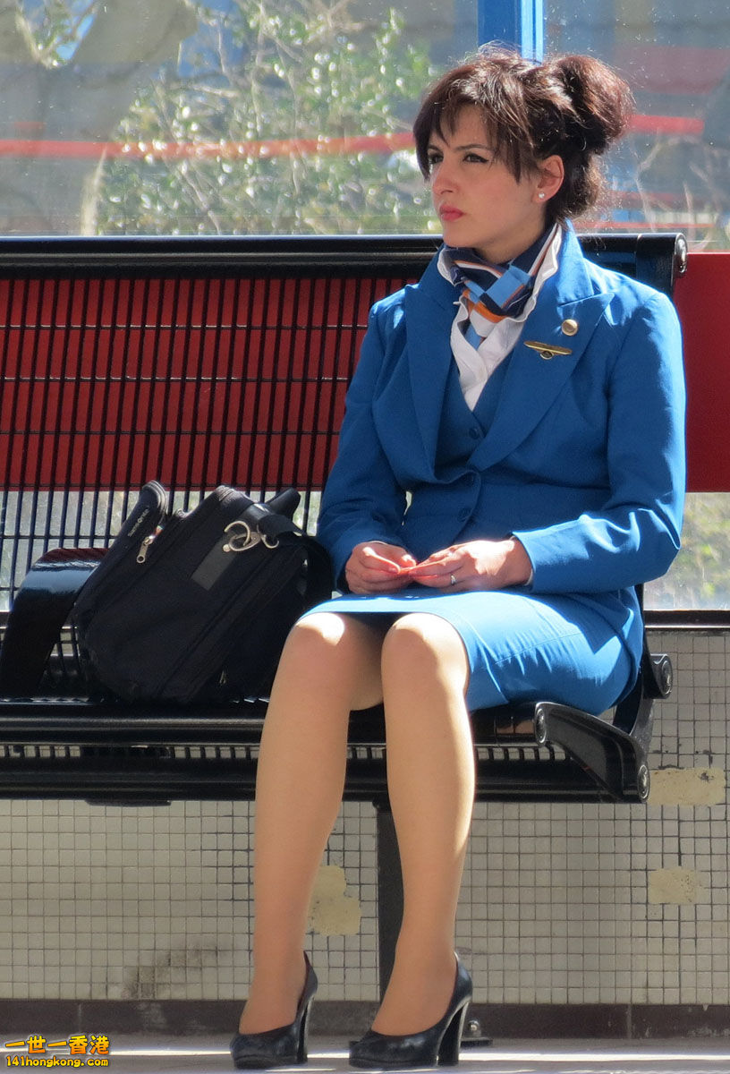 klm stewardess waiting.jpg