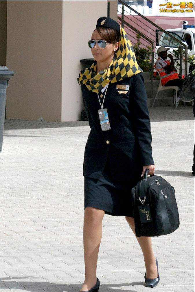 Gulf air stewardess_2.jpg