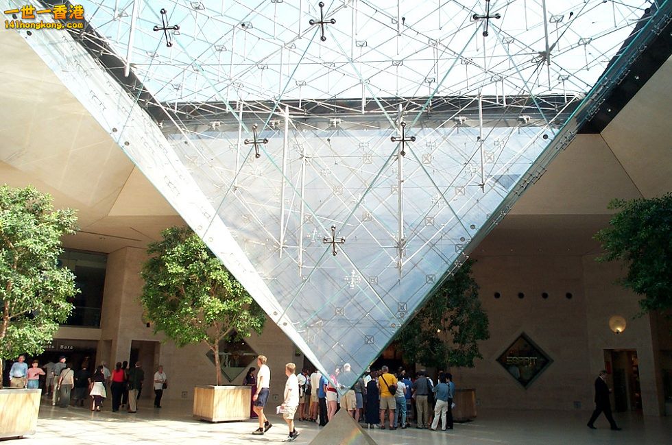 1658_Louvre_pyramid_orig.jpg