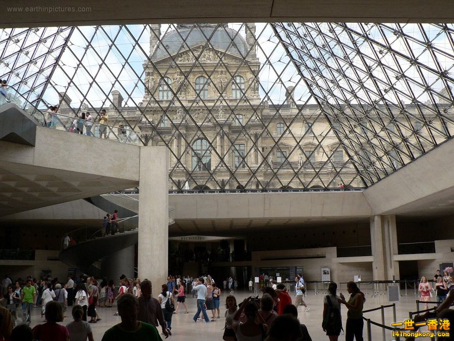 inside_louvre_museum_1280x960.jpg