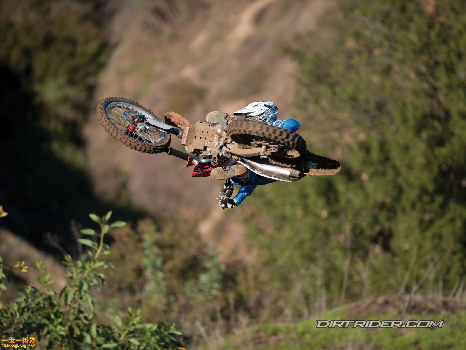 141_1103_11_w+dirt_bike_wallpapers+Josh-Grant_at-secret_honda-test-track.jpg