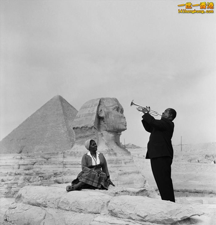 Louis Armstrong plays to his wife in Egypt.jpg