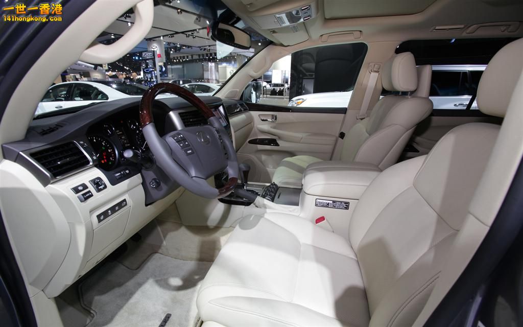 2013-lexus-LX570-front-interior.jpg