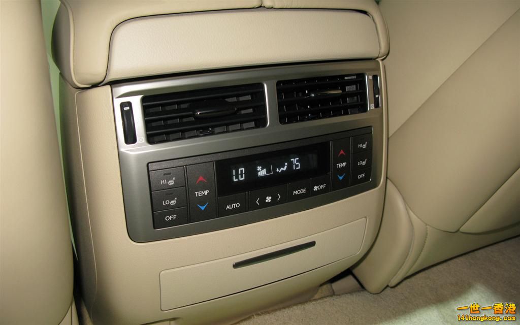 2013-lexus-LX570-rear-vents.jpg