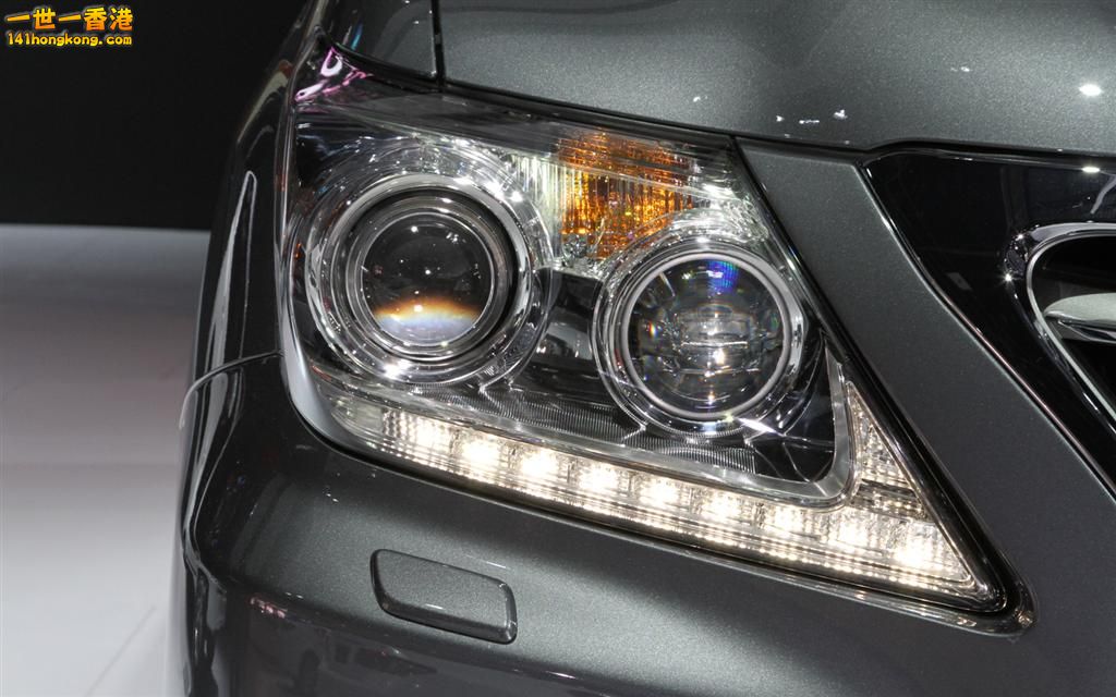 2013-lexus-LX570-headlight.jpg