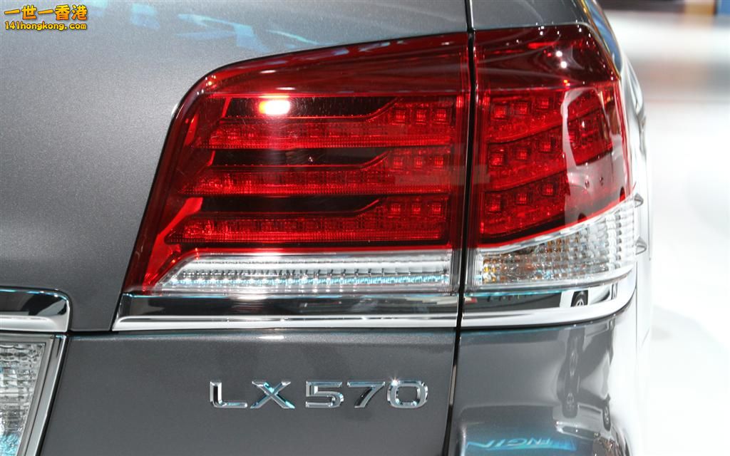 2013-lexus-LX570-taillight.jpg