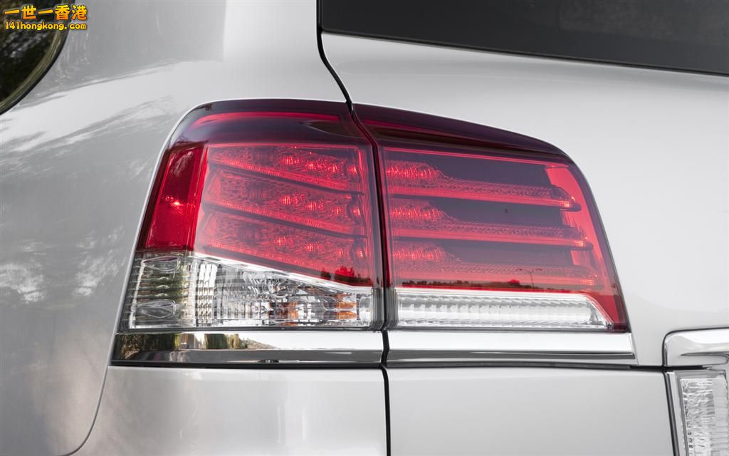 2013-Lexus-LX-570-tail-light.jpg