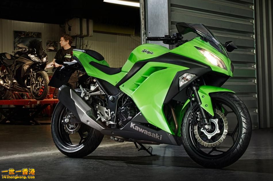 Kawasaki Ninja 300 (2013).jpg