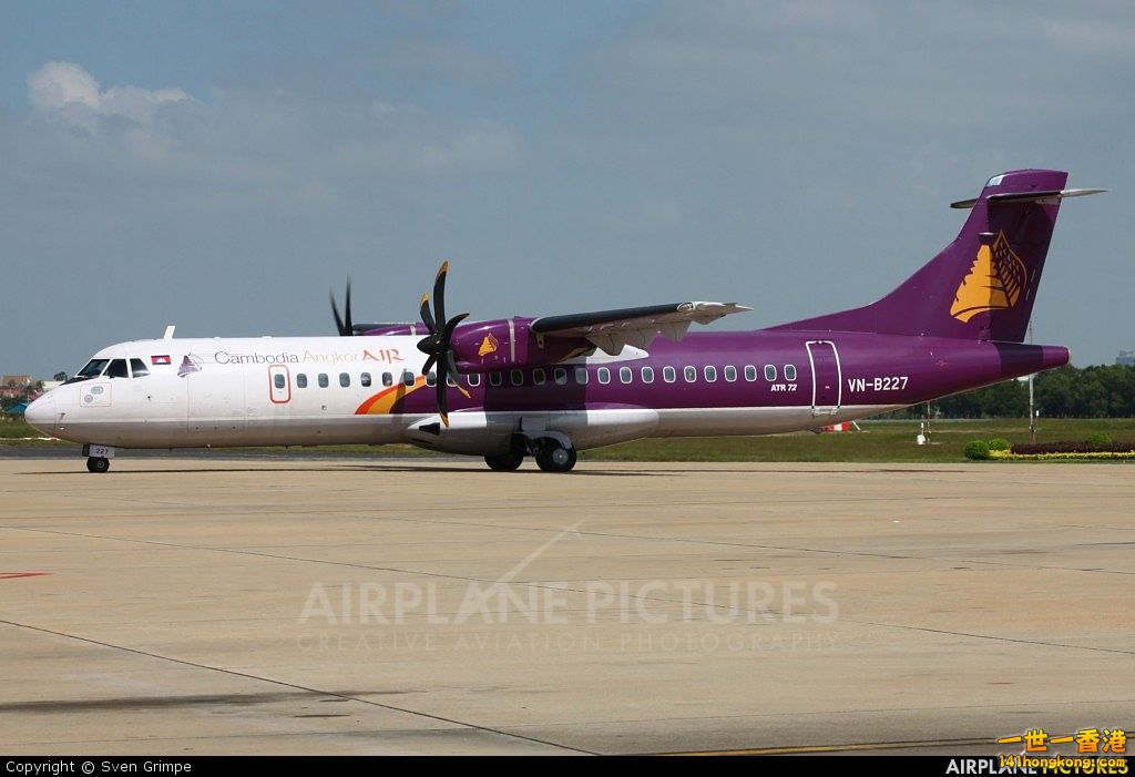 Cambodia Angkor Air ATR 72.jpg