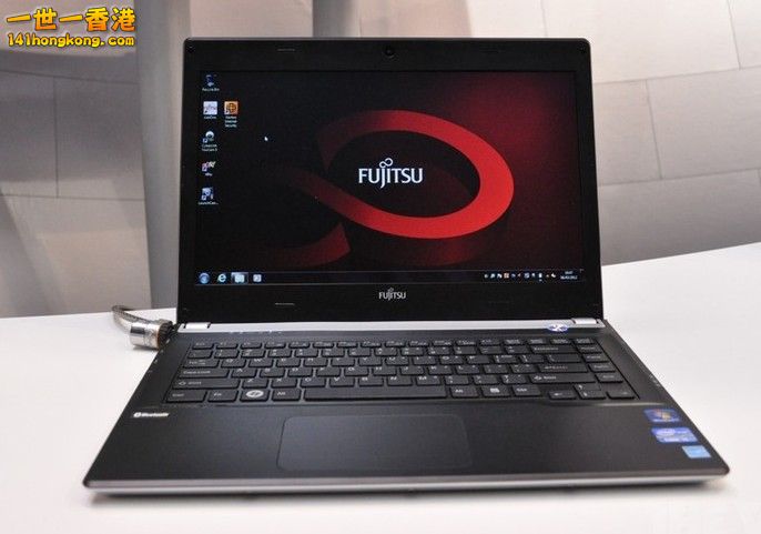 Fujitsu-Lifebook-UH572-Ultrabook-img1.jpg