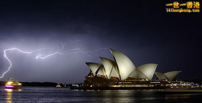 Here Comes the Lightning !  這裡來閃電！   -   1  Sydney Opera House, Australia.jpg