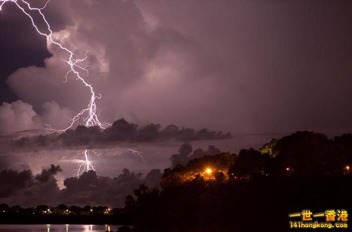 Here Comes the Lightning !  這裡來閃電！   -   10  Darwin, Australia.jpg