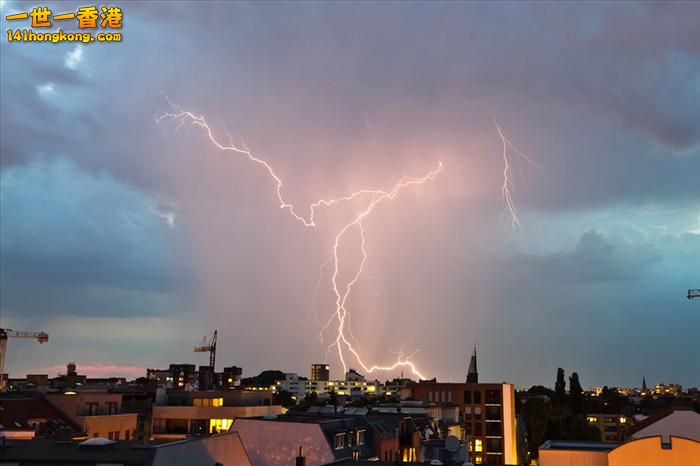 Here Comes the Lightning !  這裡來閃電！   -   11  Berlin, Germany.jpg