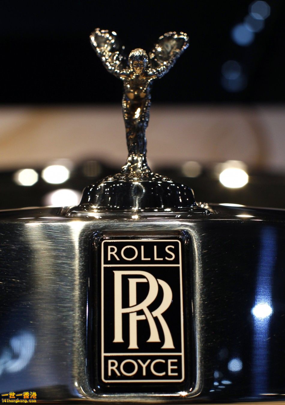 91524-rolls-royce-logo-and-radiator cap is seen on a rolls royce phantomat picture.jpg