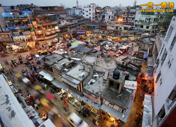 Main Bazaar in New Delhi, India.jpg