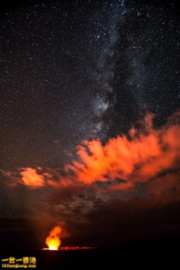 Milkyway Over Halemaʻumaʻu Crater.jpg