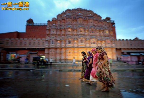 Women in Jaipur, India.jpg