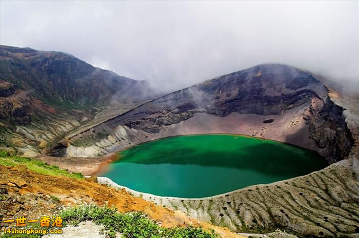 令人驚嘆的火山湖   -   5  Mount Zao, Japan.jpg