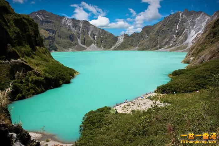 令人驚嘆的火山湖   -   3  Lake Pinatubo, Philippines.jpg