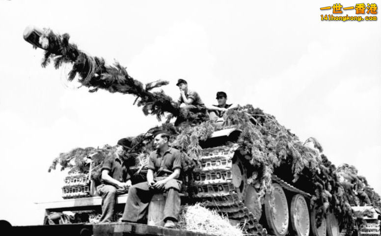 Close up view of Panther crew being transported with their tank to France in Jun.jpg